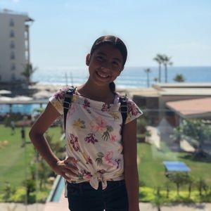 Meet your Posher, Caitlin